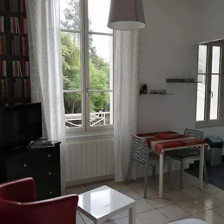 Grand - 2 Etoiles - Studio Meuble Equipe * Châtel-Guyon