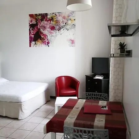 Grand - 2 Etoiles - Studio Meuble Equipe